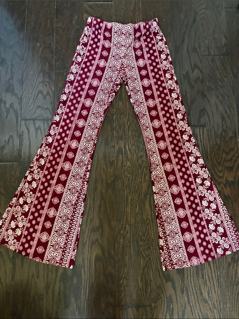 Vibe Maroon and Ivory Paisley Lounge Pants size M